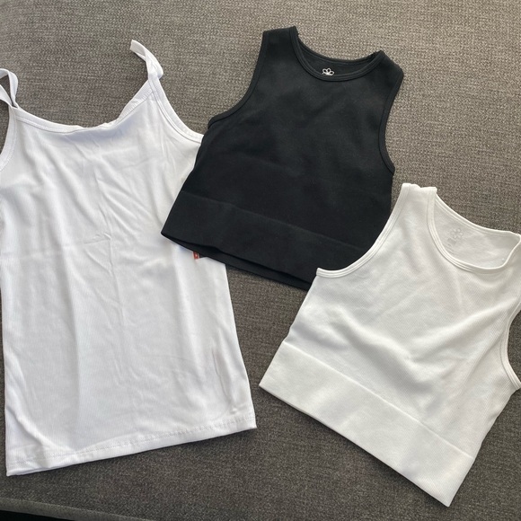 Set of 3 BRAND NEW tanks (1 black,2 white) 1 full length w/ tags/ 2 crop 🚫tags - Picture 1 of 12